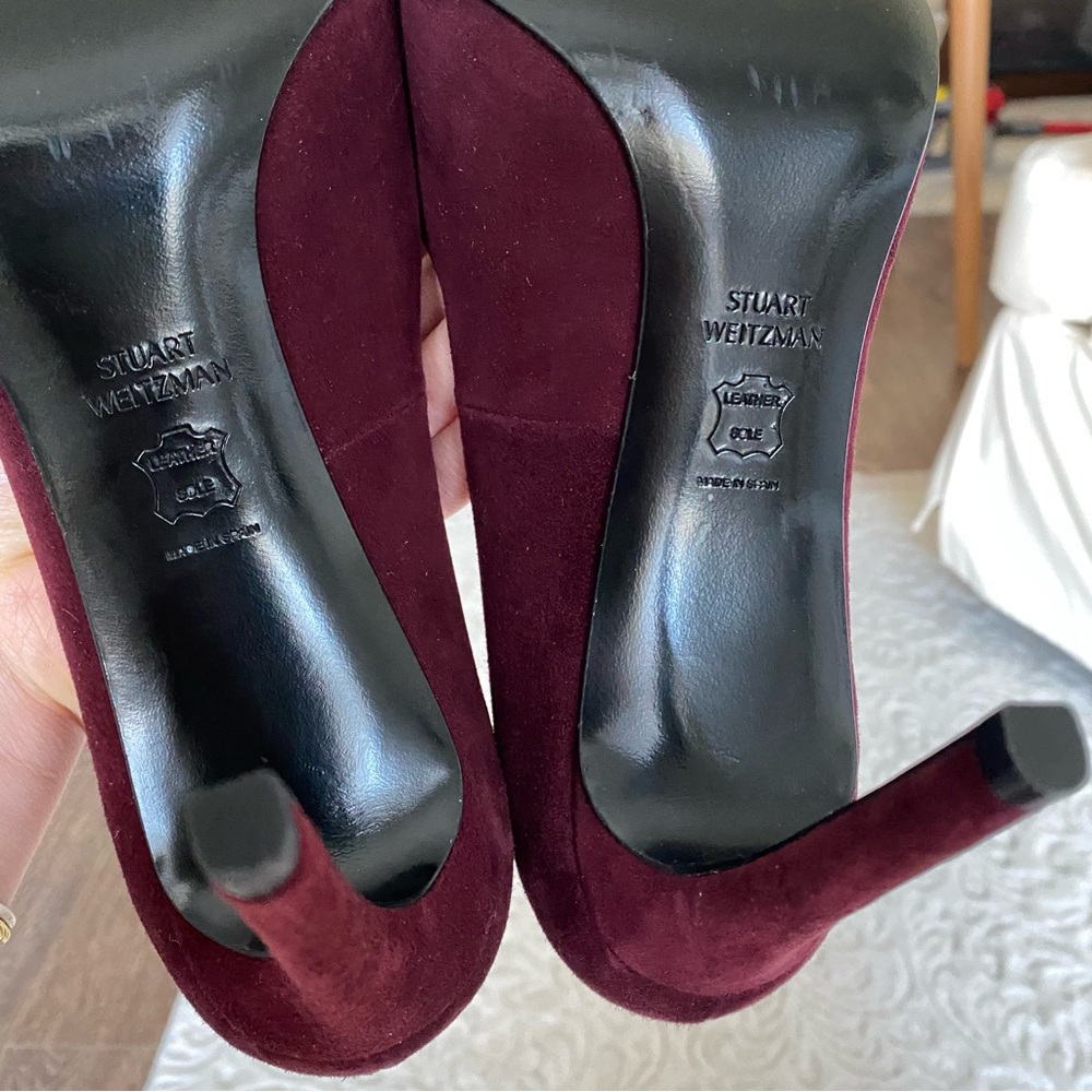 Stuart Weitzman Burgundy Suede Pointed Toe Pump - Picture 5 of 6